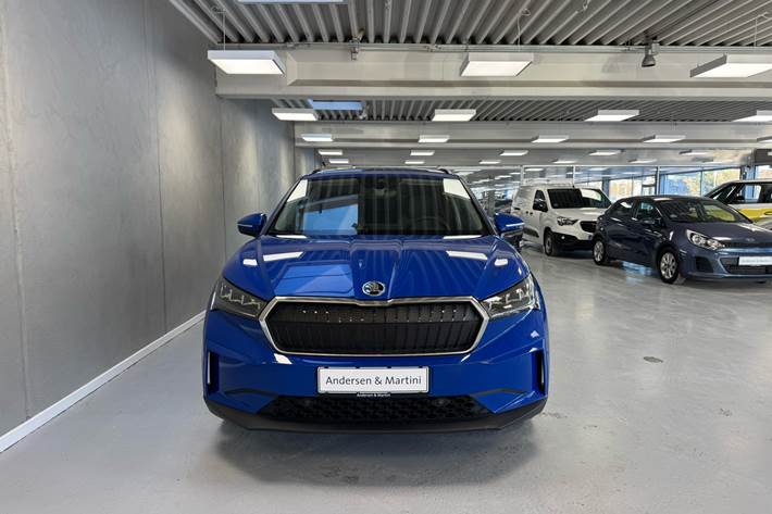 Blå Skoda Enyaq fra 2023