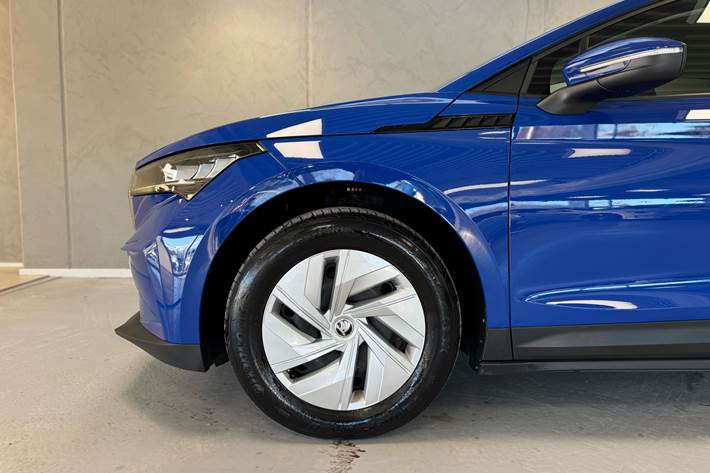 Blå Skoda Enyaq fra 2023