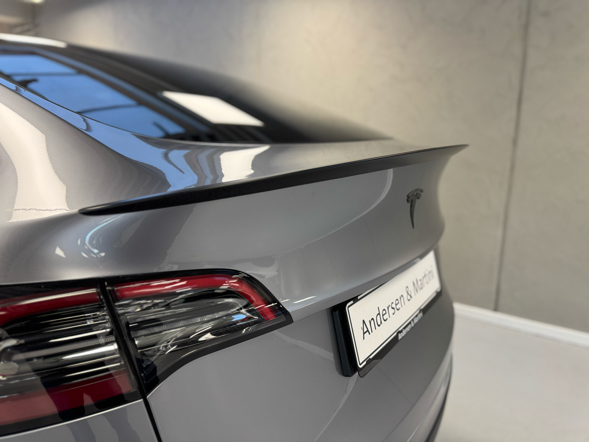 Tesla Model Y EL Long Range AWD 514HK 5d Aut.