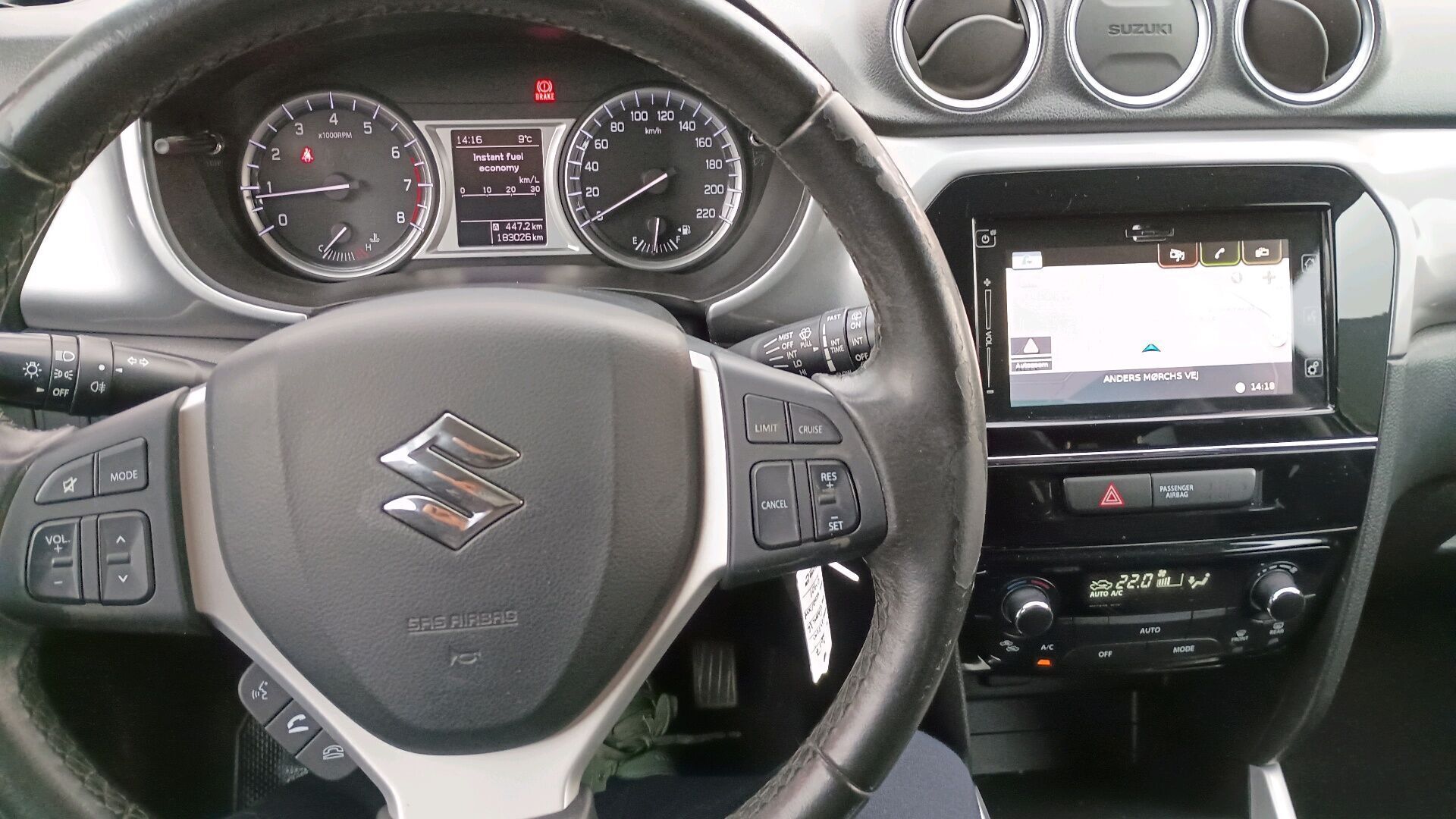 Grå Suzuki Vitara fra 2017