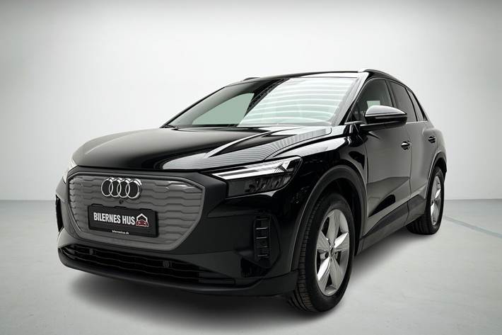 Sort Audi Q4 fra 2024 set udefra