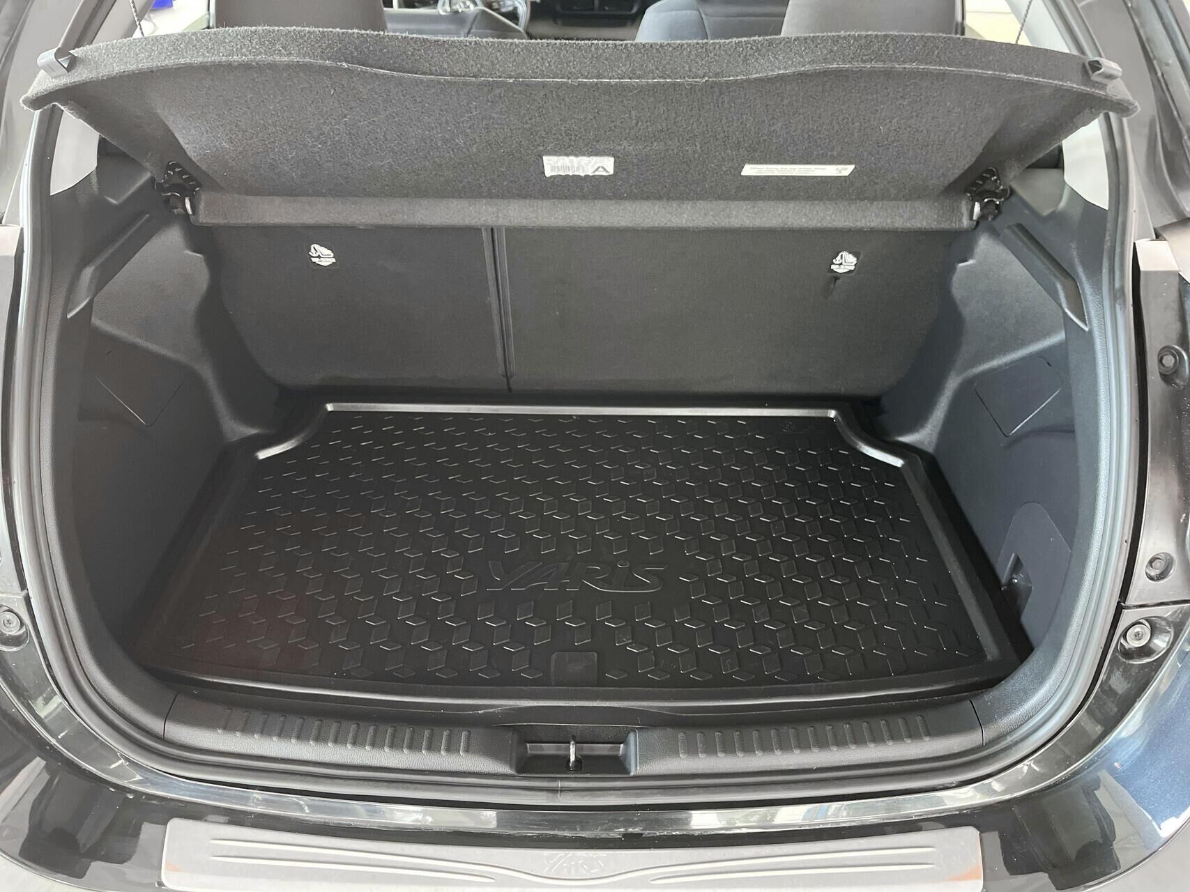 Sort Toyota Yaris fra 2021