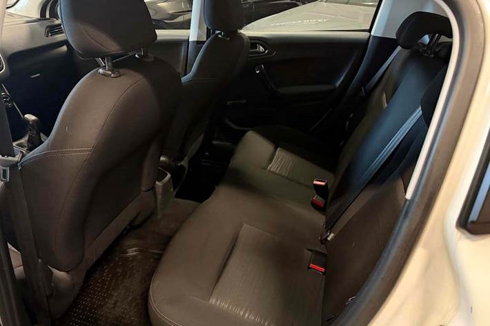 Hvid Peugeot 208 fra 2015