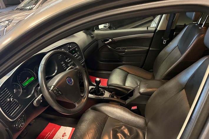 Grå Saab 9-3 fra 2008