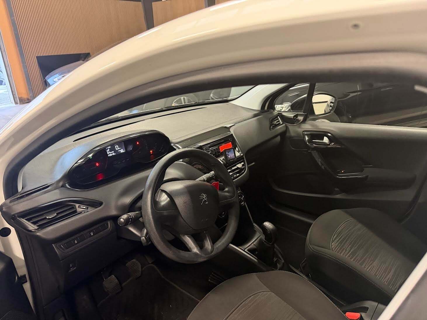 Hvid Peugeot 208 fra 2014