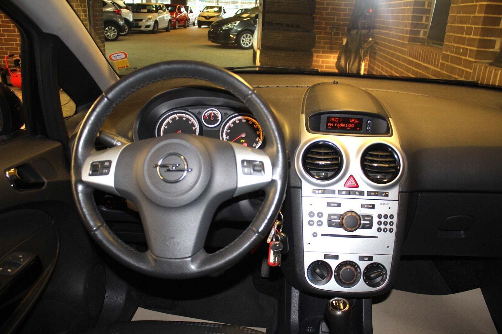 Sort Opel Corsa fra 2012