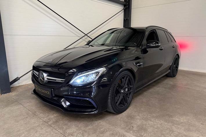 Sort Mercedes C63 fra 2016 set udefra