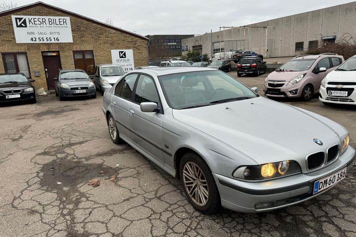 undefined BMW 523i fra 1998 set udefra