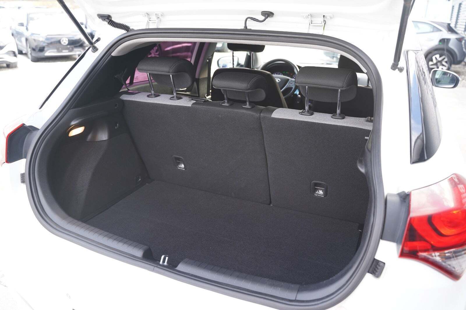 Hvid Hyundai i20 fra 2015