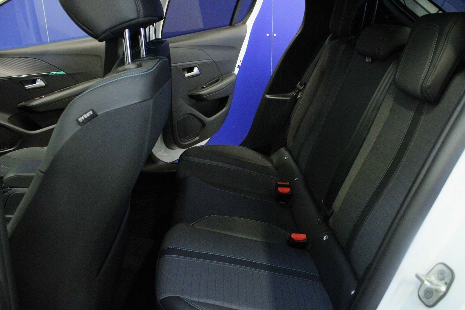 Hvid Peugeot 208 fra 2023