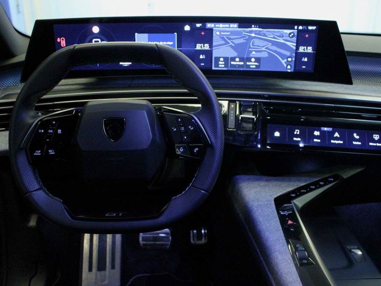 Peugeot e-3008 77 GT