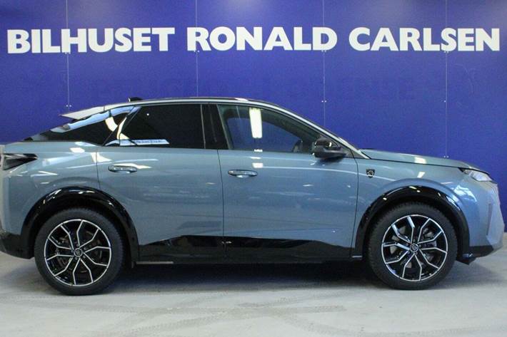 Blå Peugeot e-3008 fra 2025