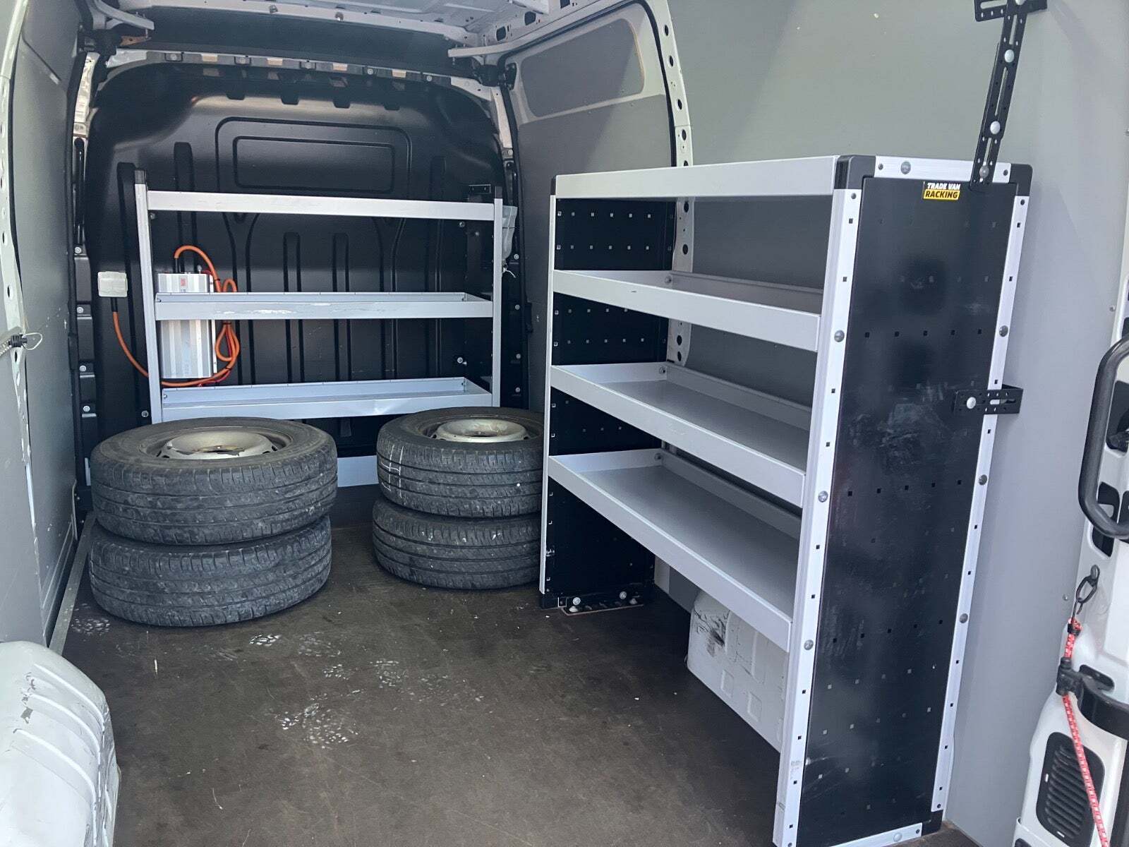 Renault Master IV T35 2,3 dCi 135 L2H2 Kassevogn