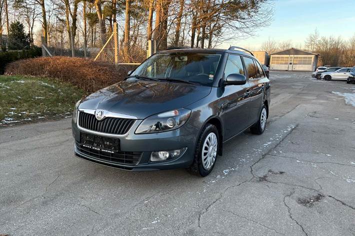 Grå Skoda Fabia fra 2015