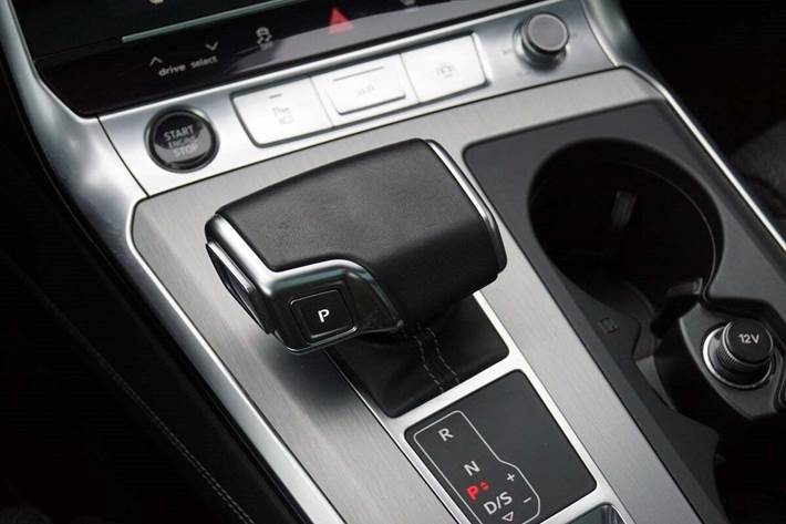 Grå Audi A6 fra 2021