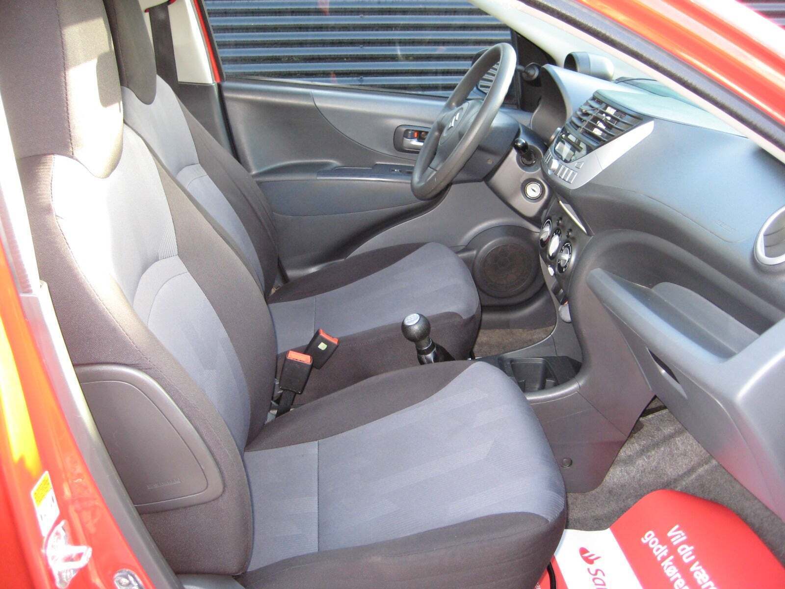 Rød Suzuki Alto fra 2013