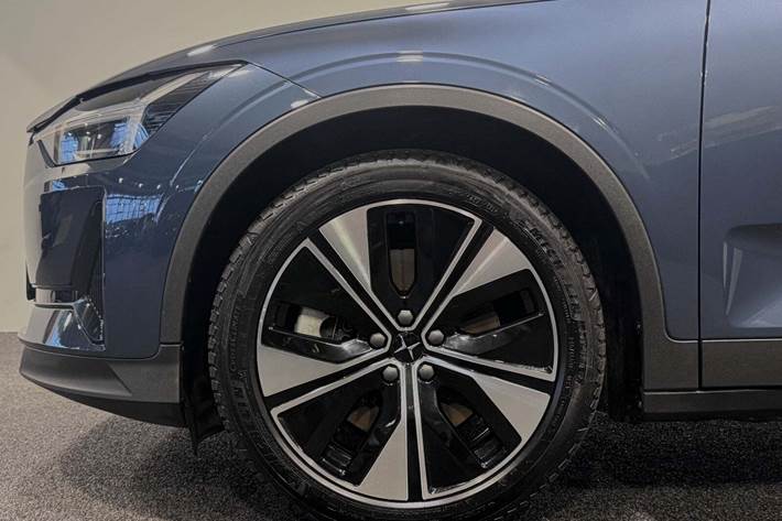 Blå Polestar 2 fra 2023