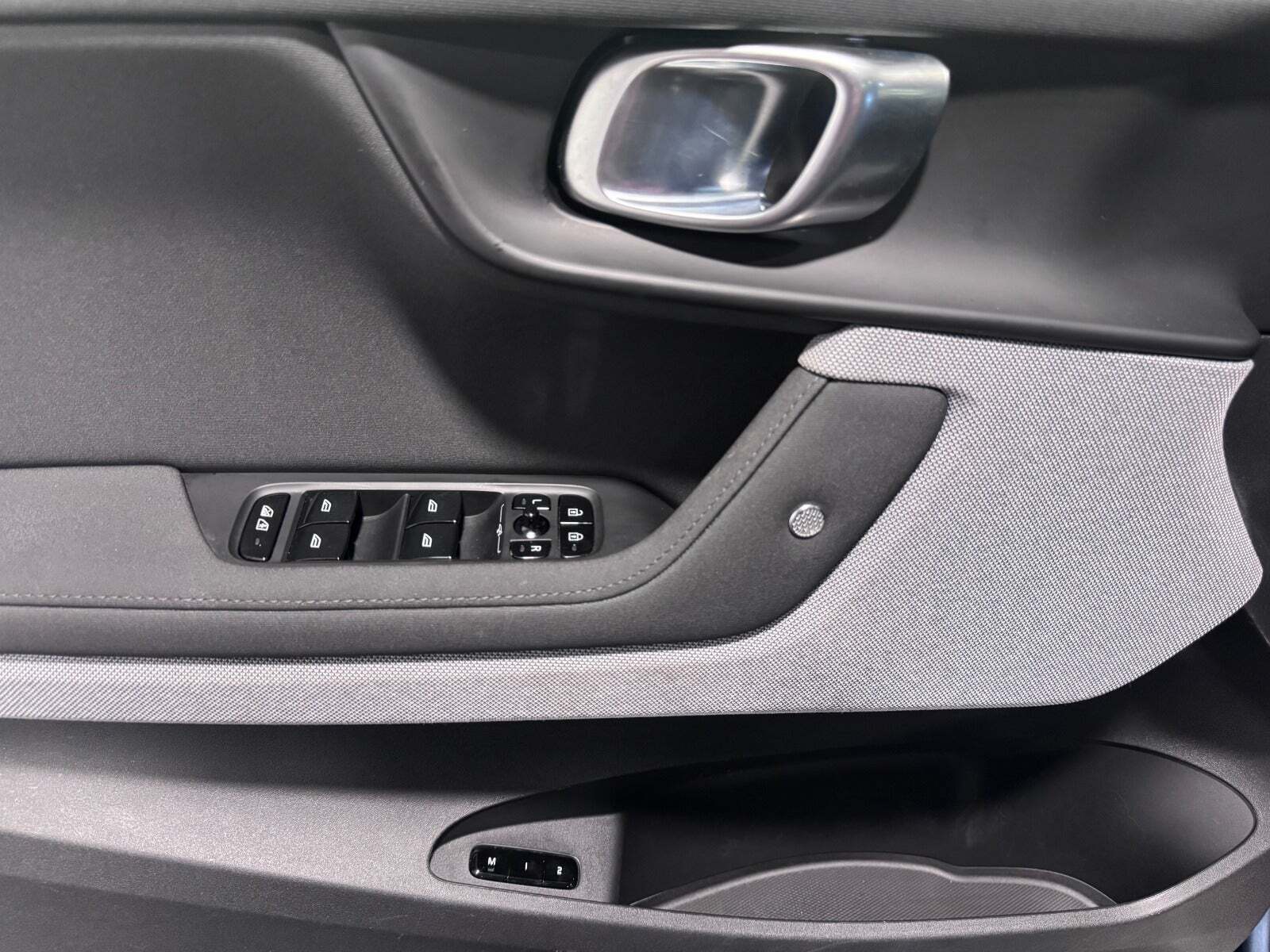 Blå Polestar 2 fra 2023