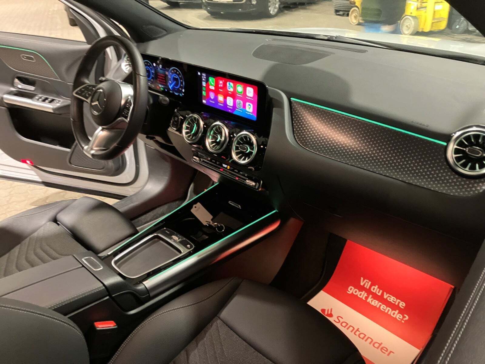 Hvid Mercedes EQA300 fra 2024