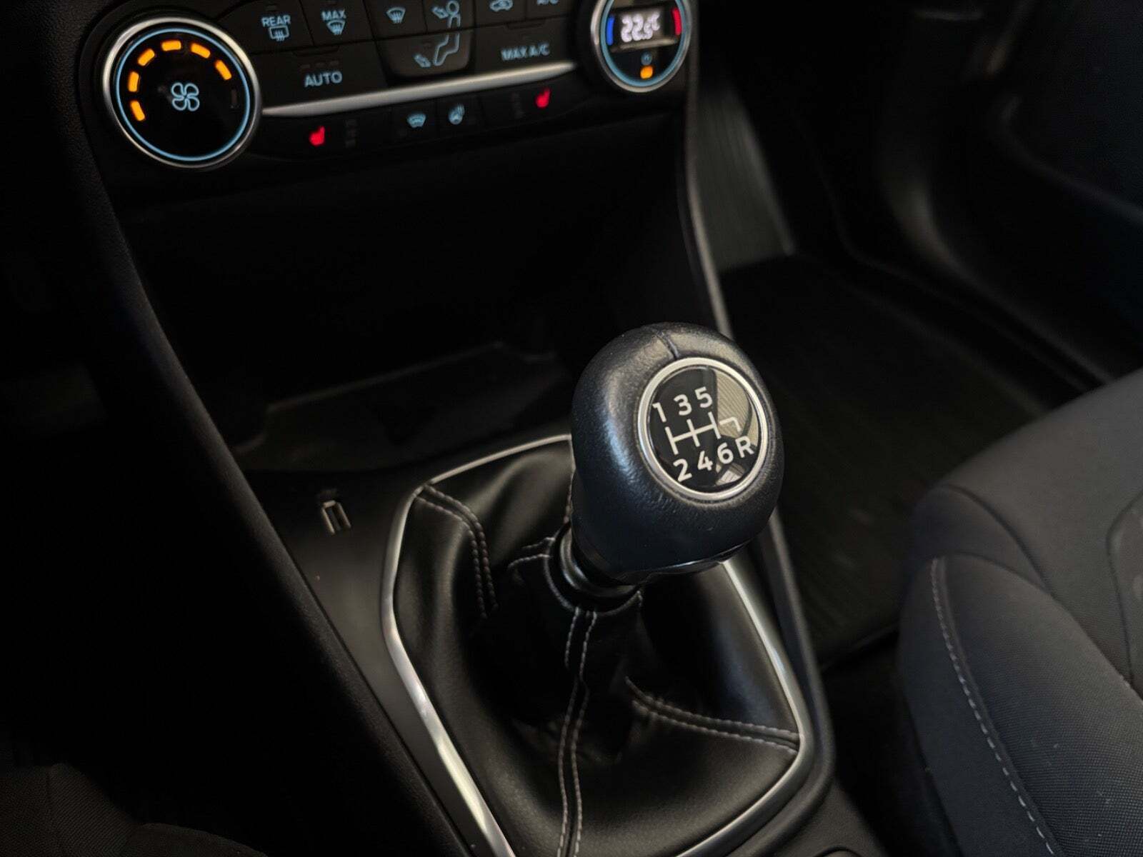 Grå Ford Fiesta fra 2020