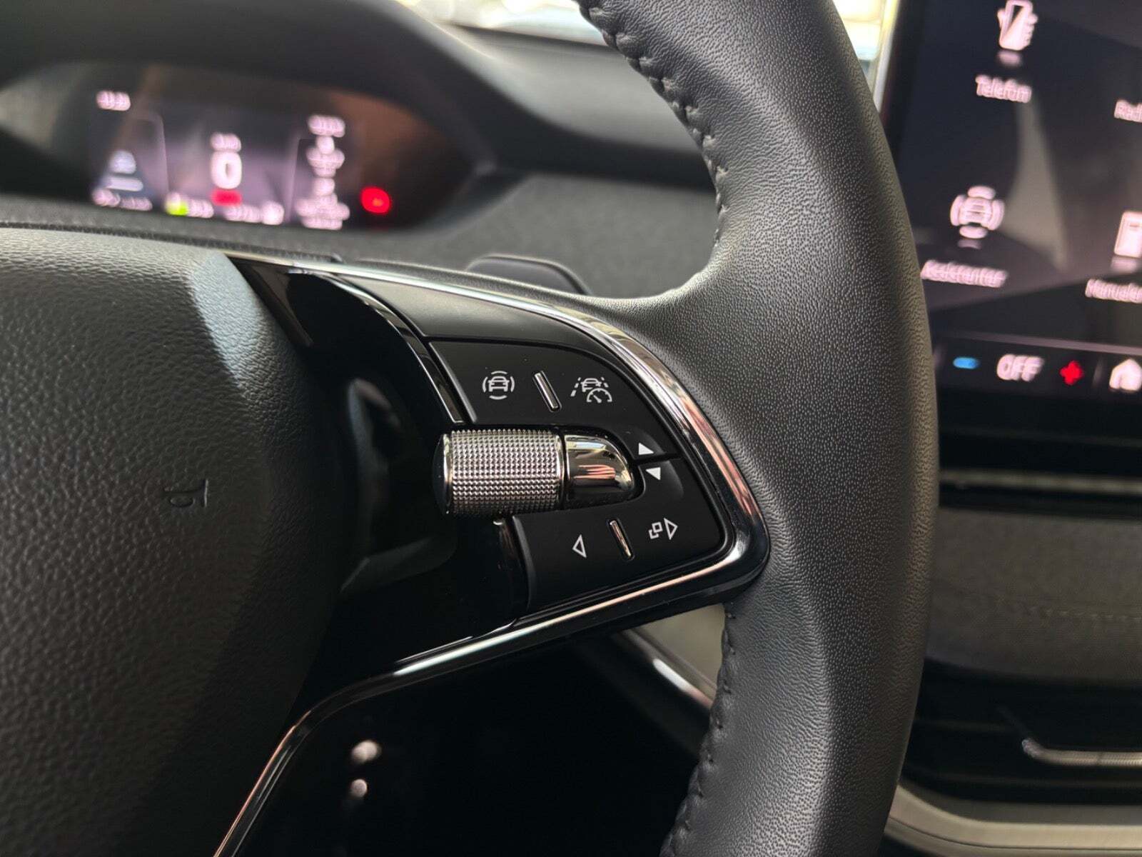 Sølv Skoda Enyaq fra 2024