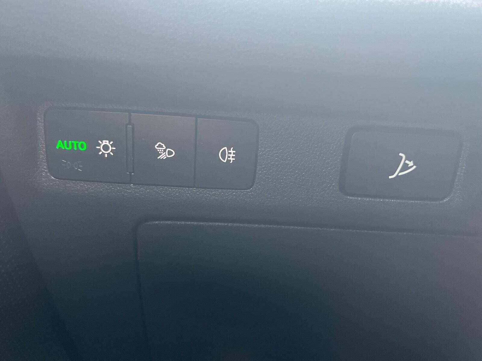 Grå Skoda Enyaq fra 2021