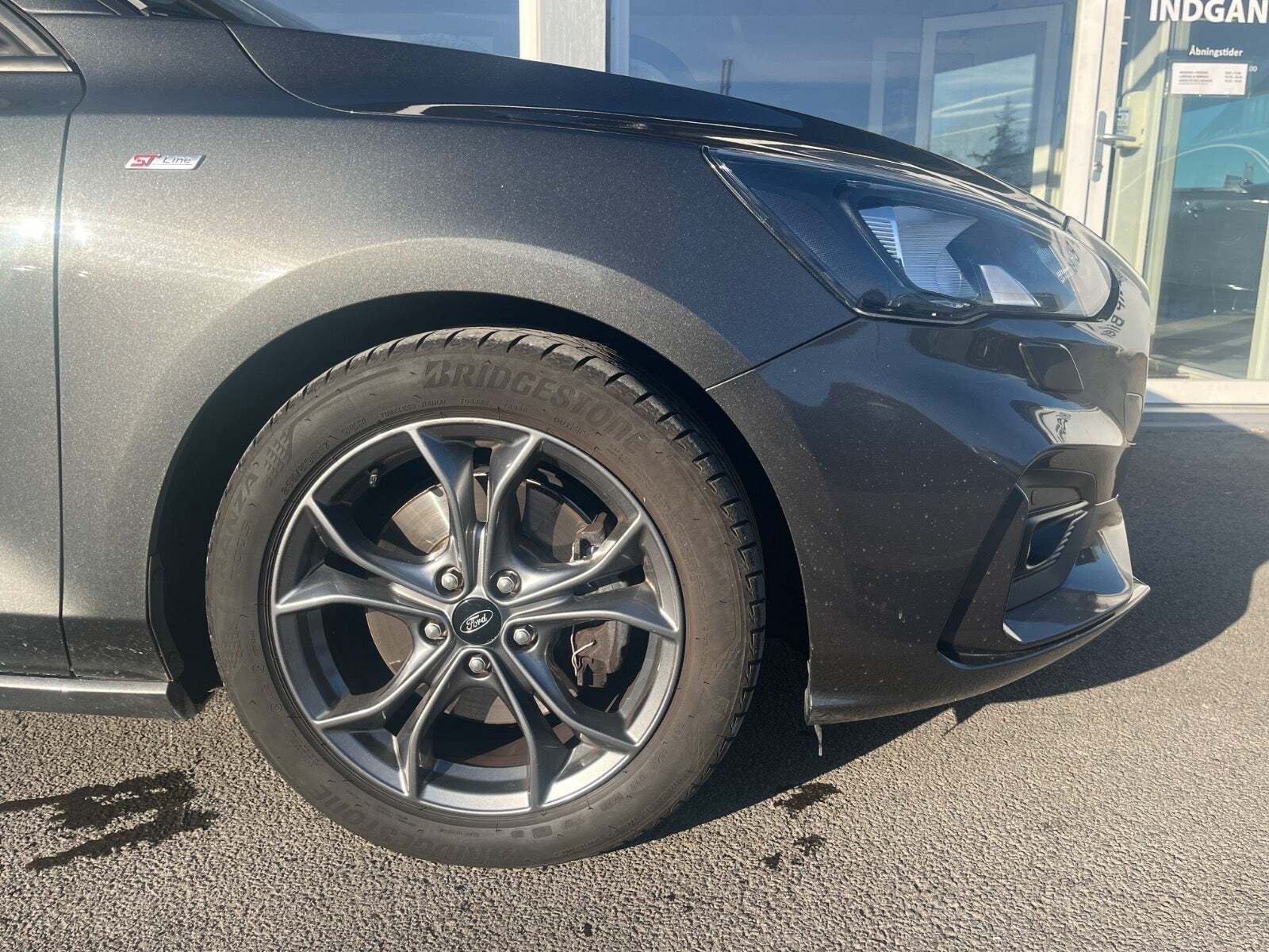 Grå Ford Focus fra 2019