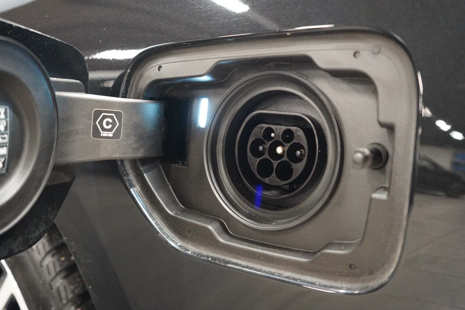 Sort BMW 330e fra 2023