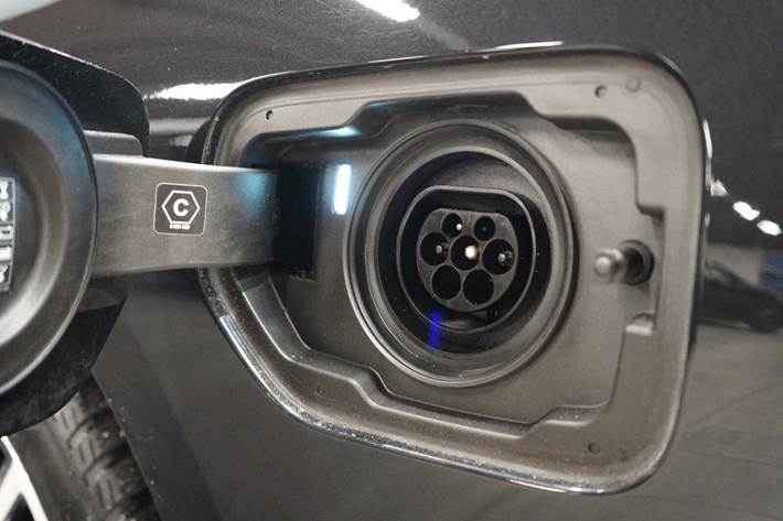 Sort BMW 330e fra 2023