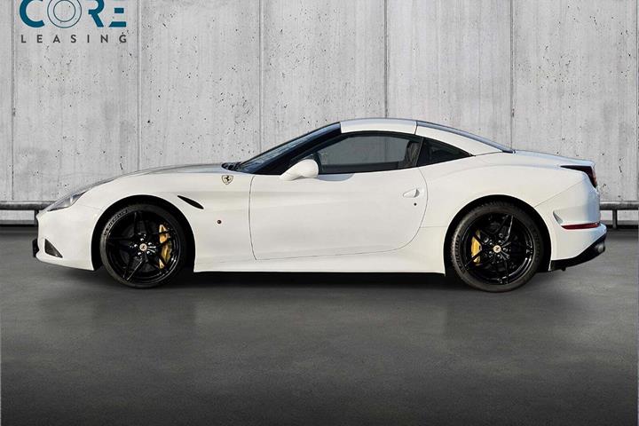 Hvid Ferrari California T fra 2015