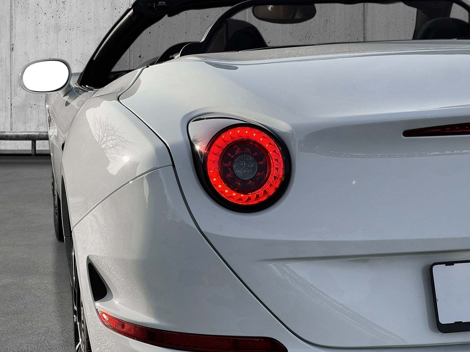 Hvid Ferrari California T fra 2015
