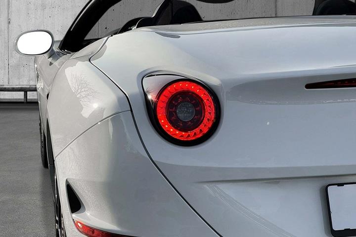 Hvid Ferrari California T fra 2015