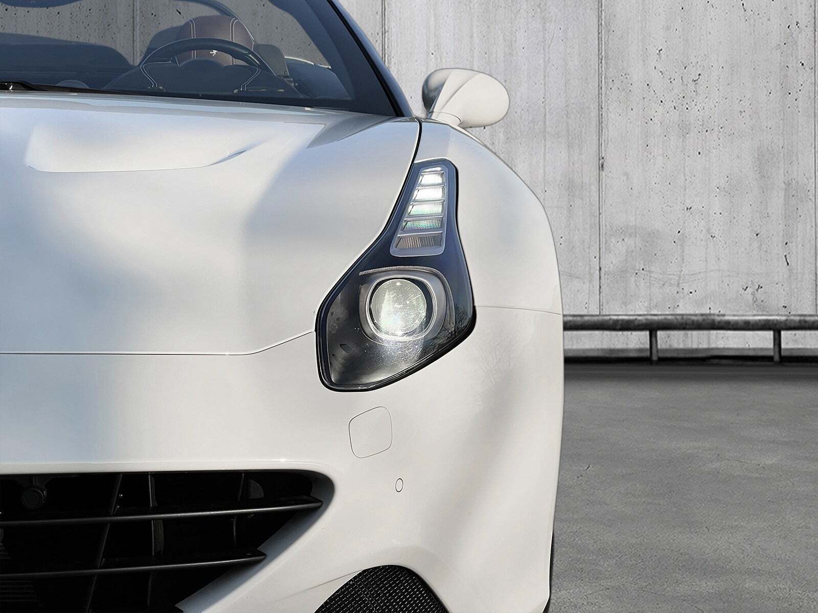 Hvid Ferrari California T fra 2015
