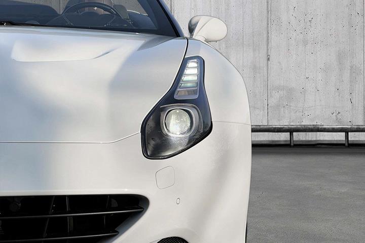 Hvid Ferrari California T fra 2015