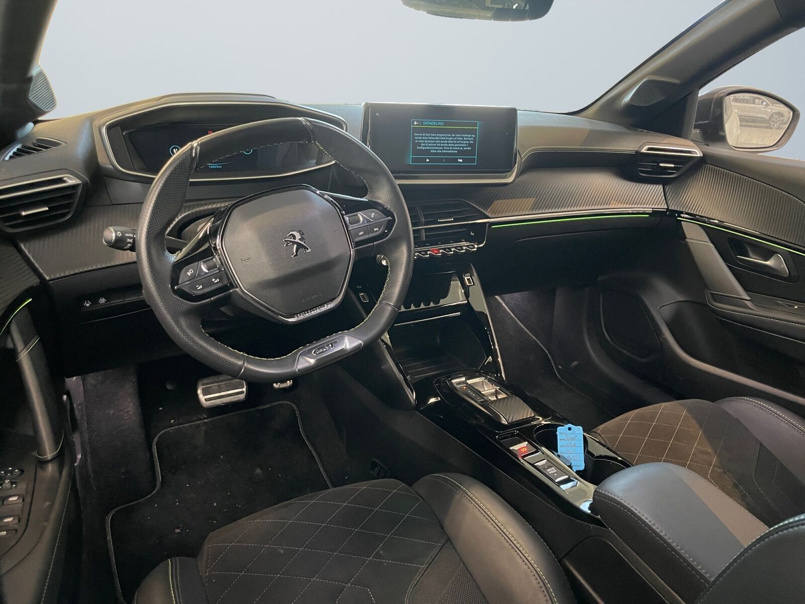 Hvid Peugeot e-208 fra 2022