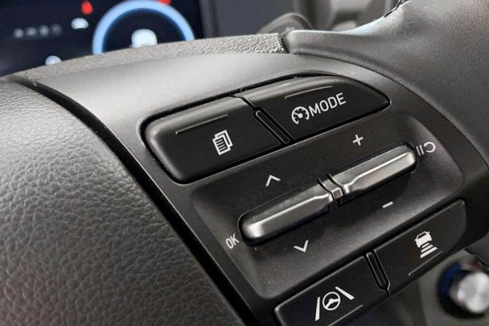 Blå Hyundai Kona fra 2022