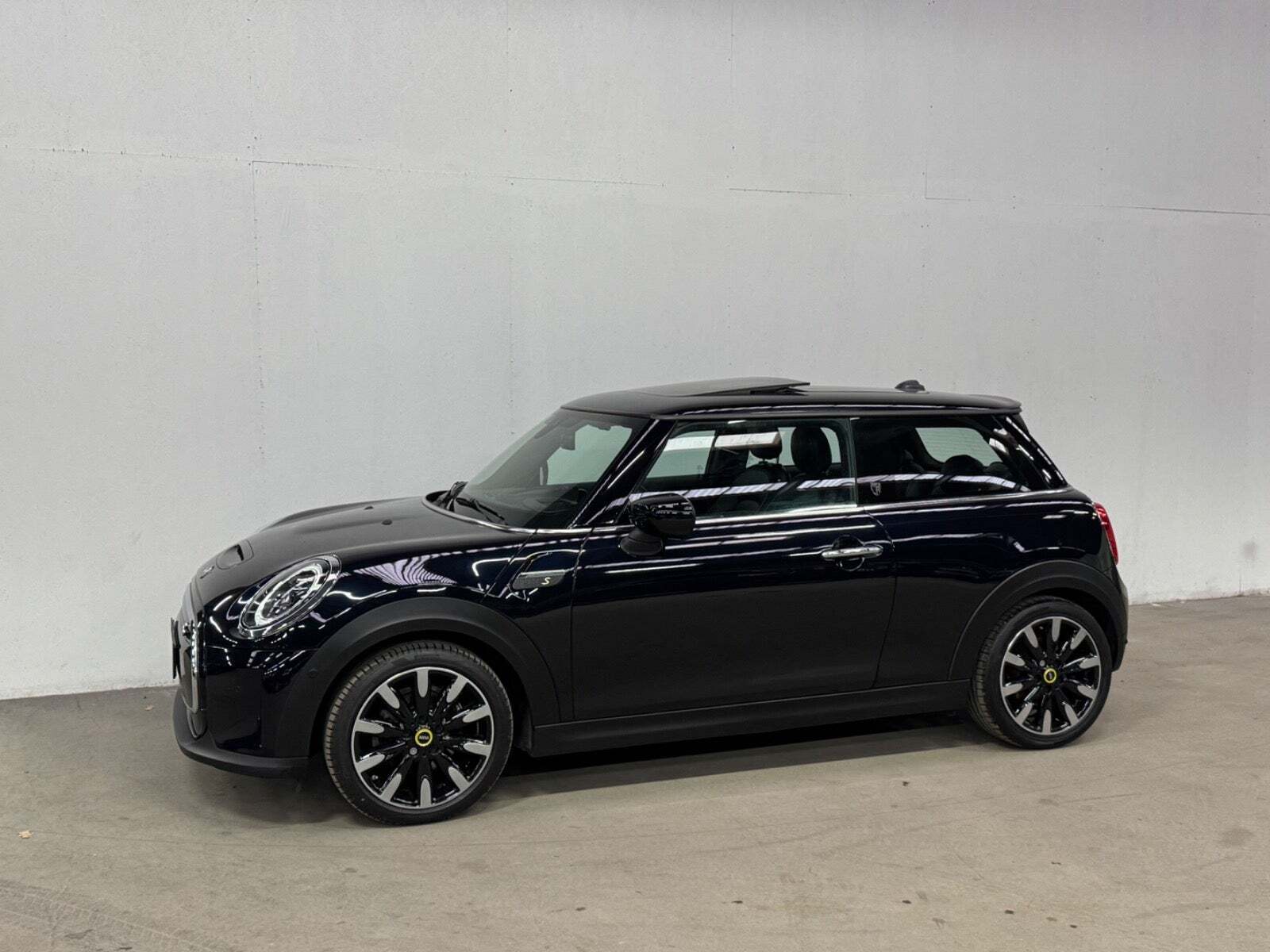 Mini Cooper SE Younique Trim