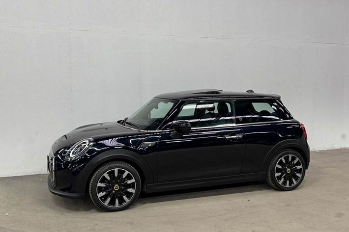 Sort Mini Cooper SE fra 2022 set udefra