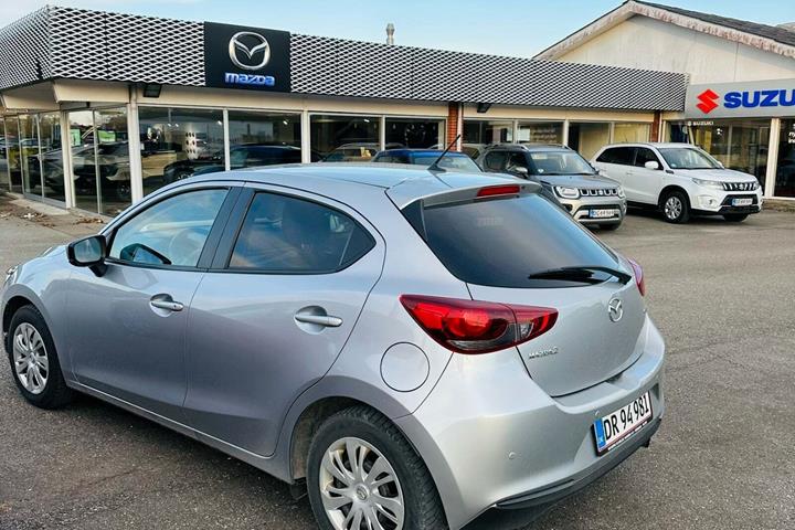Sølv Mazda 2 fra 2022