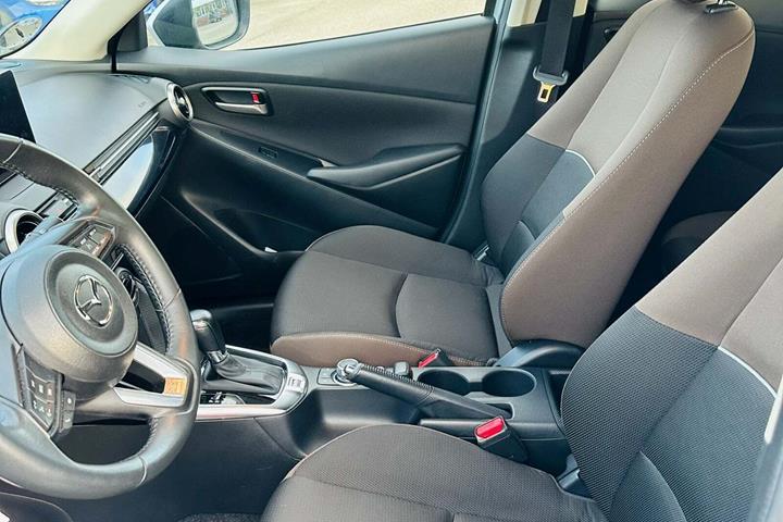 Sølv Mazda 2 fra 2022