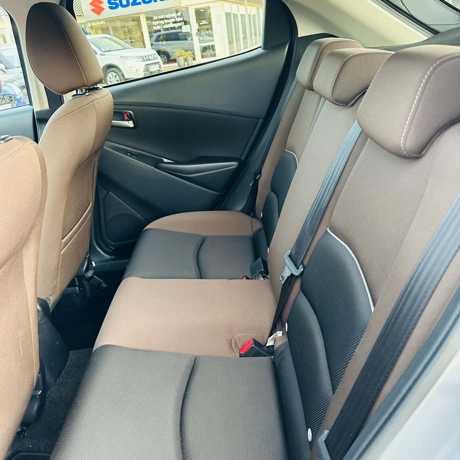 Sølv Mazda 2 fra 2022