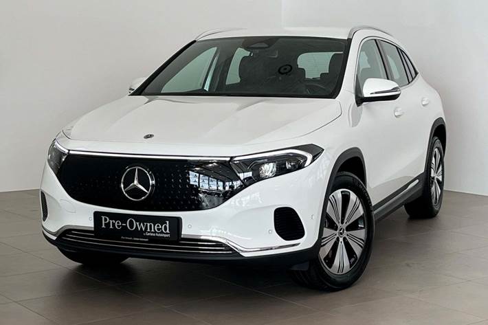 Hvid Mercedes EQA300 fra 2025 set udefra