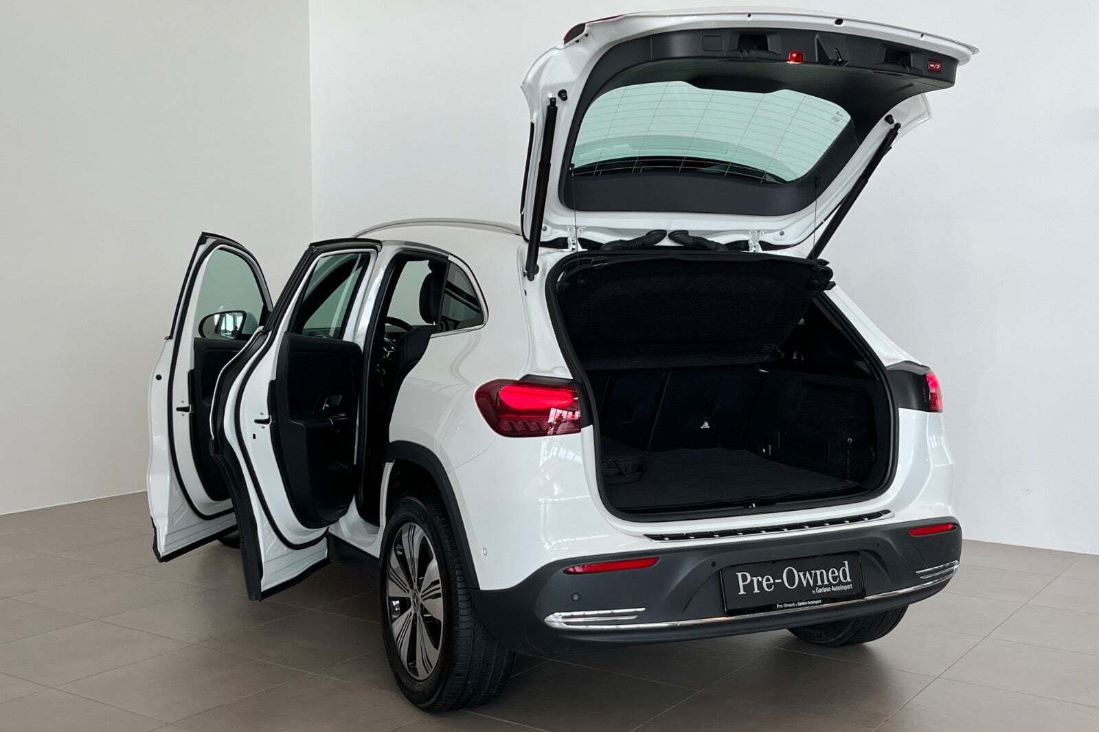 Hvid Mercedes EQA300 fra 2025