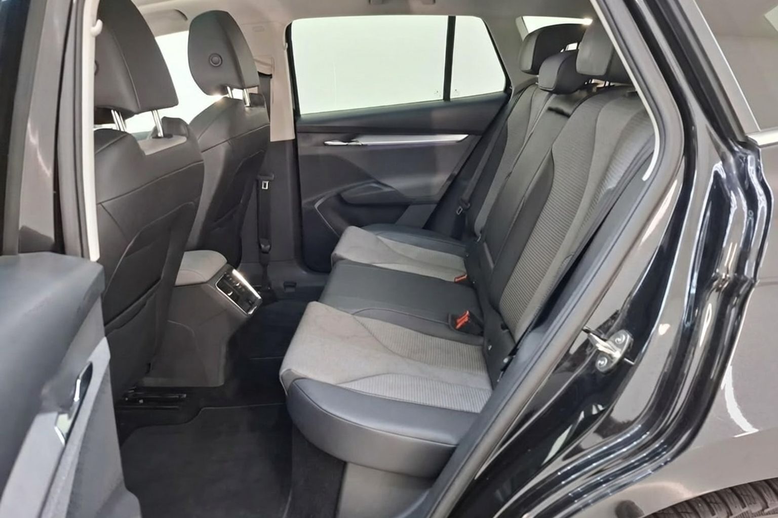 Sort Skoda Enyaq fra 2021