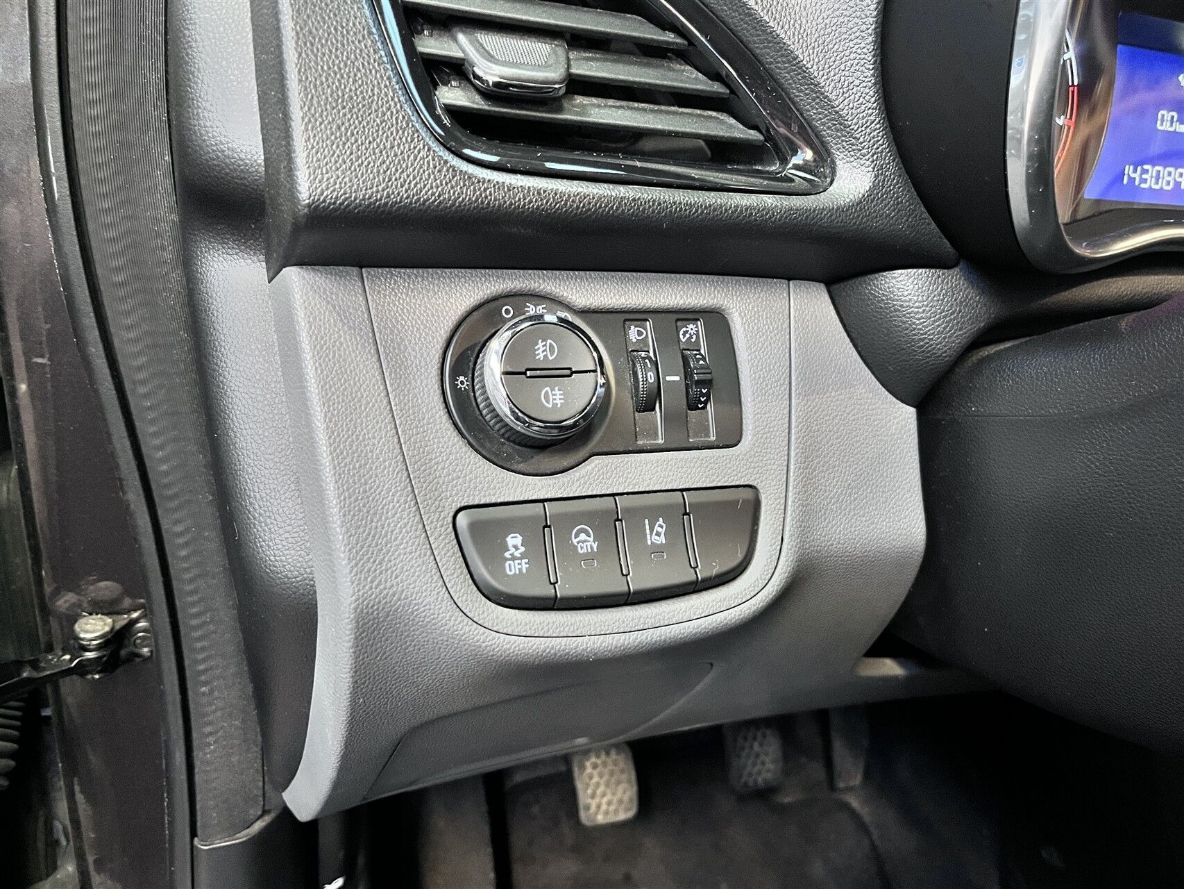 Grå Opel Karl fra 2015