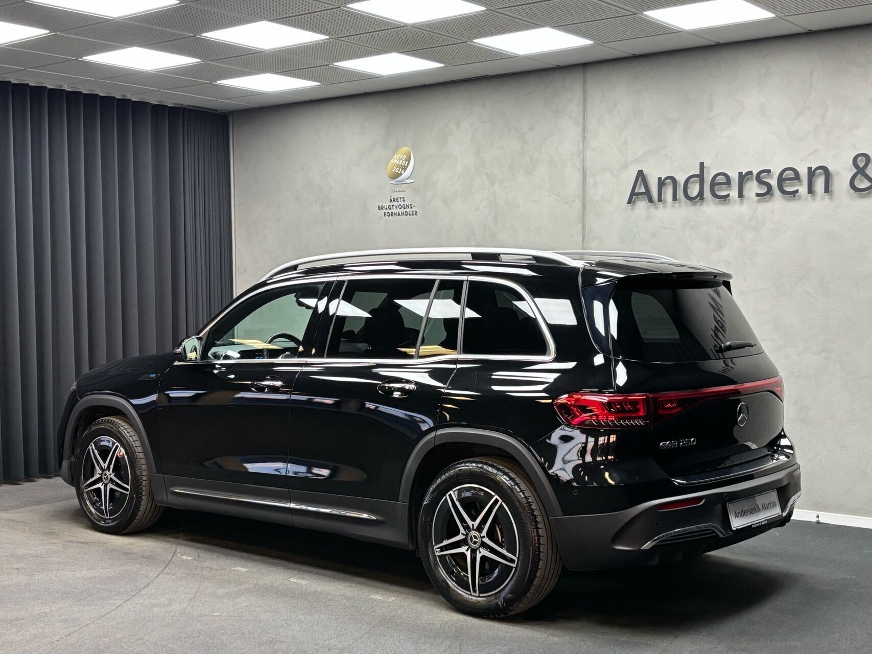 Sort Mercedes EQB 250 fra 2022