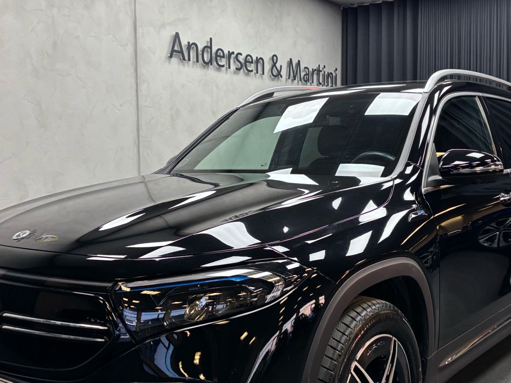 Sort Mercedes EQB 250 fra 2022