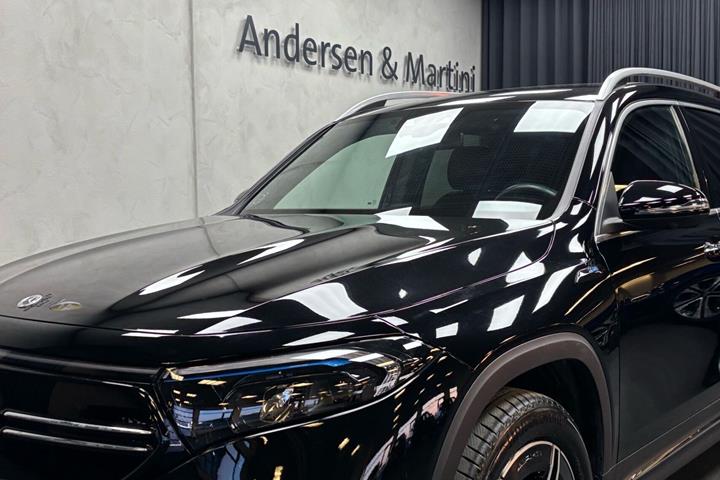 Sort Mercedes EQB 250 fra 2022