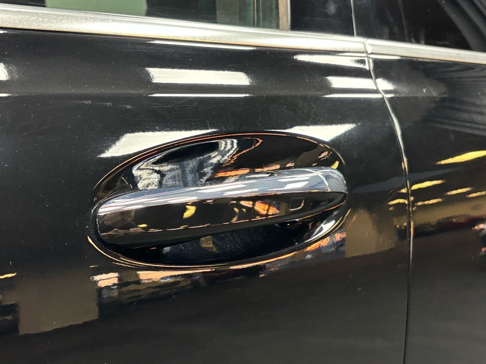 Sort Mercedes EQB 250 fra 2022