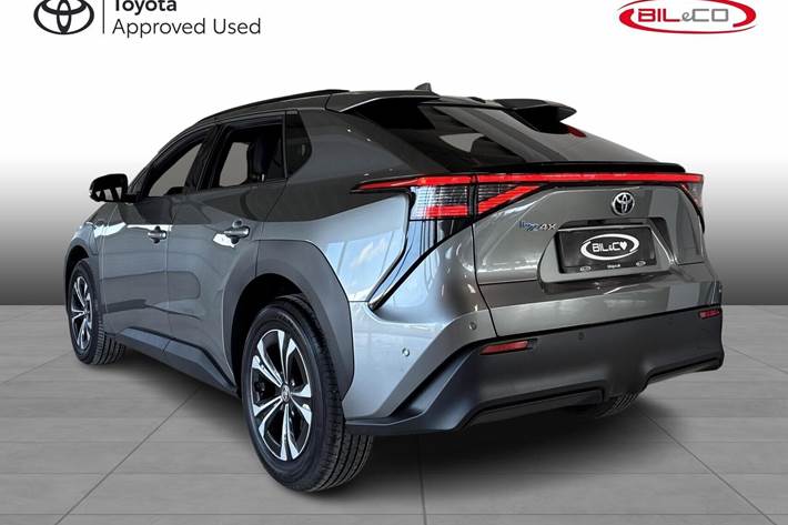Grå Toyota BZ4X fra 2025